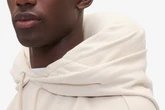 Soneca com estilo: Gap lança moletom com travesseiro inflável no capuz