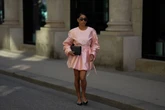 Rosa-balé evoca elegância suave da dança nos looks; saiba como usar