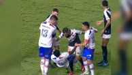 Vídeo: Coutinho e Marinho deixam campo abraçados após expulsão