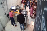 Criminoso rouba pizzaria e foge após ser surpreendido por criança