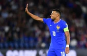 Mbappé faz declaração polêmica sobre bastidores no futebol: “Enojado”