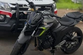 Trio tenta escapar em uma única moto e condutor acaba detido em SP