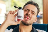 Influencer Jon Vlogs divulgou goma de tadalafila proibida pela Anvisa