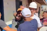 Prefeito agride jornalista ao vistoriar obra em Macapá; veja vídeo
