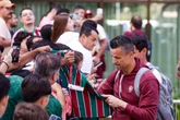 Torcida recebe o elenco do Fluminense com festa no DF