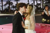 Modelo termina casamento após noivo ler “votos nojentos” no altar
