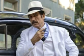 Ernesto cai em golpe e vive inferno em Êta Mundo Melhor!