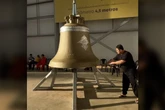 Idealizador do Vox Patris, padre Robson badala sino em Trindade. Vídeo