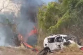 Vídeo: caminhão bate em carro na BR-040, pega fogo, e mulher morre