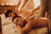 Nuru: conheça massagem que apimenta a relação com toque corpo a corpo