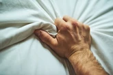 Beijo grego: como fazer a prática anal com segurança e livre de ISTs