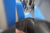 Passageiros relatam que mãe com bebê ficou presa entre portas no metrô