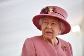 Looks de rainha Elizabeth II são expostos em mostra inédita em Londres