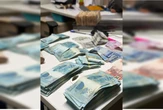 Homem que abandonou mãe em meio a fezes escondia R$ 100 mil em espécie
