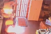 Celular explode e queima barba de funcionário de loja em GO. Vídeo