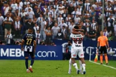 Libertadores: São Paulo vence e fica perto da vaga. Assista aos gols