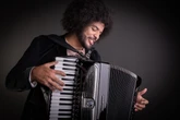 Entrevista: Mestrinho vive nova fase da carreira com álbum Dominguinho