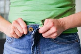 Afinal de contas, menopausa engorda? Entenda causas do ganho de peso