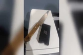 Filha aplica choque e esfaqueia a mãe: “Hoje, você vai conhecer Jesus”