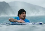 Vídeo: Gabriel Medina volta a surfar no mar após cirurgia no ombro