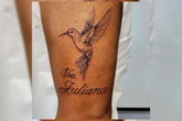 Pai de Juliana Marins faz homenagem com tatuagem de beija-flor: “Voa”