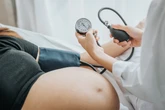 Pré-eclâmpsia é grave? Veja causas e riscos da hipertensão gestacional