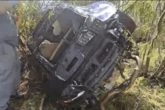 Vídeo: Porsche fica destruído após cair em barranco no interior de SP