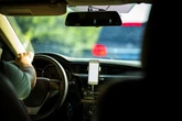 Passageira paga 100 vezes mais por corrida e motorista devolve valor