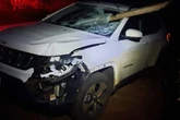 Placa atravessa para-brisa e fica a centímetros de motorista