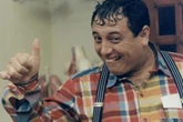 Astro do Zorra Total vive em reclusão por não superar morte da esposa