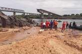 Marinha confirma 11 mortos após queda de ponte. Há 6 desaparecidos