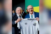 Alckmin acalma santistas após dar camisa do clube ao papa: “Agora Vai”