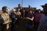 Operação do DF Legal derruba 47 casas construídas em área de risco
