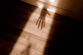 Pai é condenado a pagar R$ 300 mil por abusar sexualmente de filho