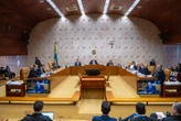 “Supremos” rejeitam antecipar saída e respondem com impropérios