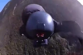 Bombeiro filma a própria queda durante salto de base jump no ES