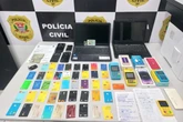 Celular no ar-condicionado: mulher tenta despistar polícia em operação