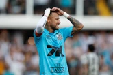 Neymar é expulso após fazer gol de mão contra o Botafogo; confira