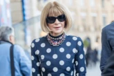A clássica estampa poá retorna como tendência em looks descolados