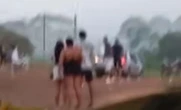 Confusão com policiais em festa deixa pai e filho mortos. Vídeo