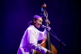 Esperanza Spalding abre Festival Estilo Brasil com jazz e brasilidades
