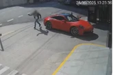 CAC e dono de Porsche, homem reage a assalto e troca tiros. Veja vídeo