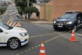 Ciclista cai da bicicleta e morre após ser atropelado por 3 veículos