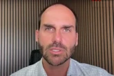 Em nova crítica, Eduardo Bolsonaro chama Moraes de “juiz louco”