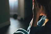 Seita profana: pai e madrasta obrigam adolescentes a gravar pornô