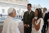 Papa recebe jogador da NFL no Vaticano e torcida zoa rival nas redes