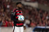 Emerson Royal reage após vaias da torcida do Flamengo: “Não muda nada”