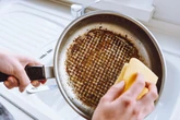 Como recuperar panela queimada sem esforço: truque simples e eficaz
