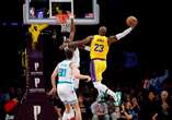 Hornets surpreende e vence o Los Angeles Lakers na volta da NBA