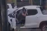 Motorista leva 10 facadas em briga de trânsito após colisão. Vídeo